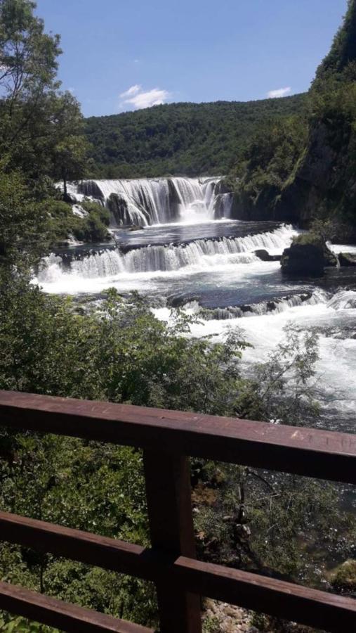 Omar & Una Apartmani Bihać エクステリア 写真