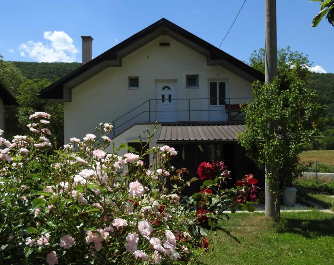 Omar & Una Apartmani Bihać エクステリア 写真