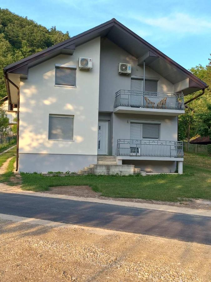 Omar & Una Apartmani Bihać エクステリア 写真